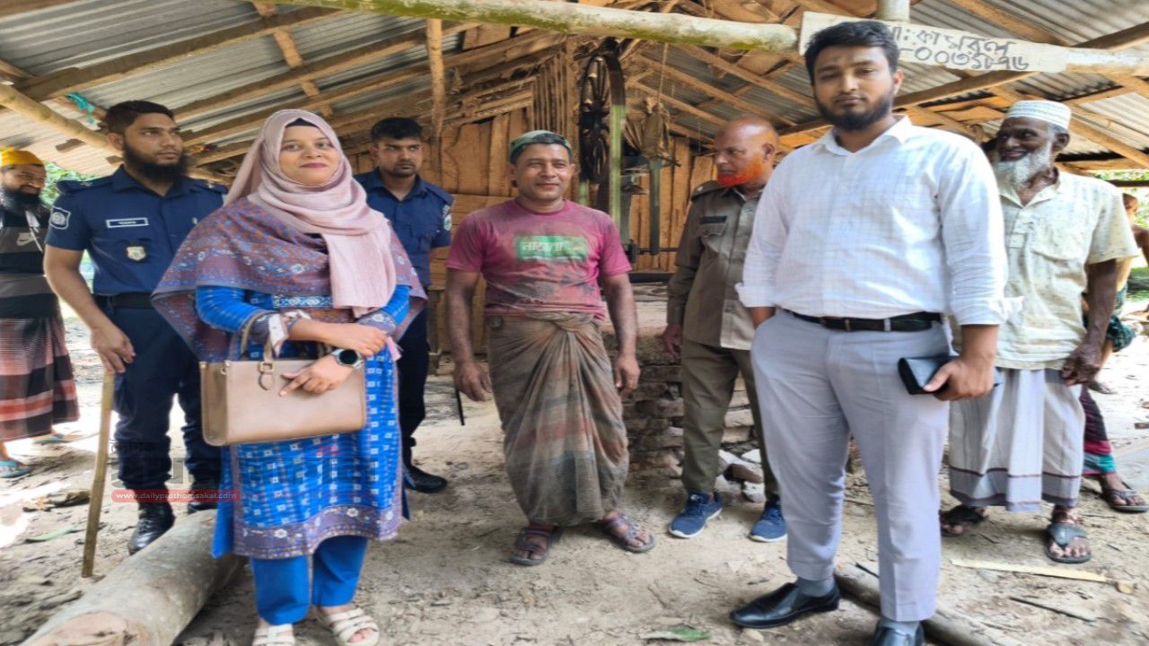 চাঁপাইনবাবগঞ্জে অবৈধ করাত-কলের বিরুদ্ধে বন বিভাগের অভিযান