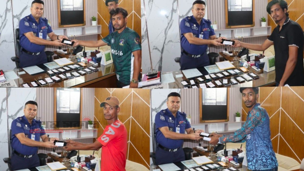 জিডি করা হারানো ২৩টি মোবাইল উদ্ধার, মালিকদের হাতে তুলে দিলেনঃ পুলিশ সুপার 