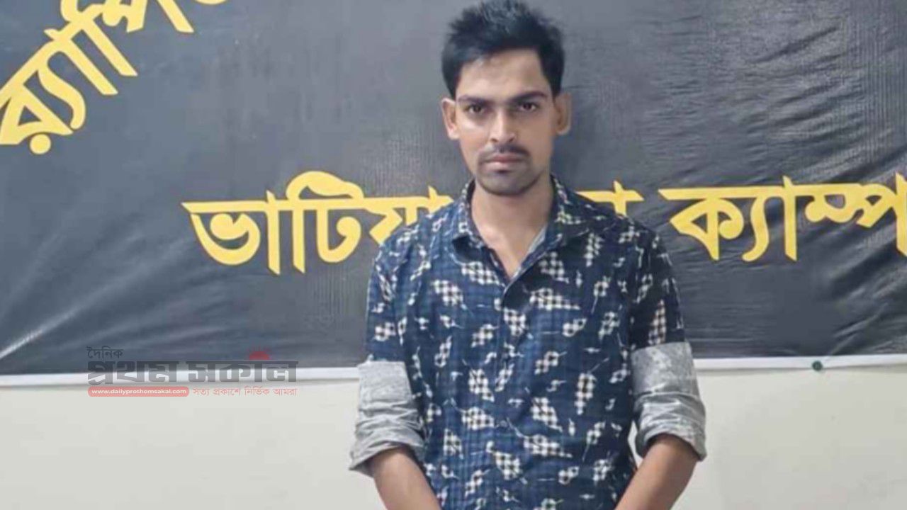 পেটের ভেতরে ইয়াবা নিয়ে যাওয়ার পথে এক মাদক কারবারিকে আটক