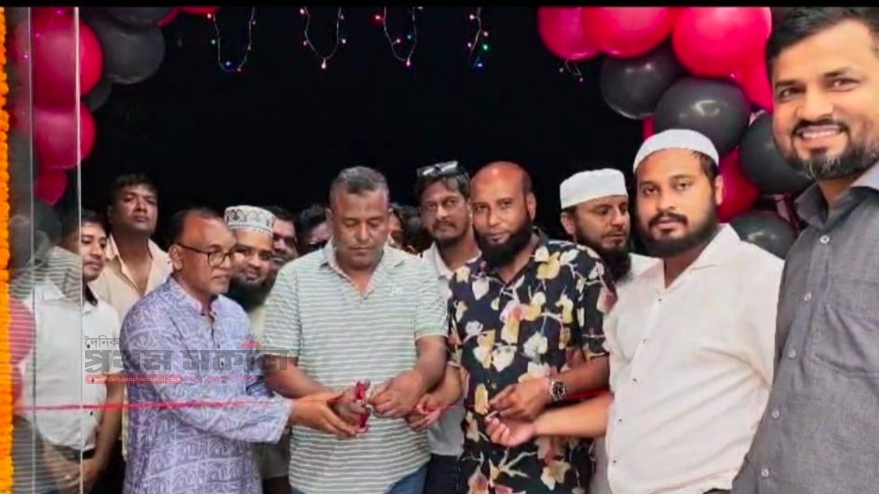  সুনামগঞ্জ হক মার্কেটে ওয়ান টেইলার্স এন্ড ফেব্রিকস এর উদ্বোধন করেন এ্যাডঃ নূরুল ইসলাম নূরুল এমপি