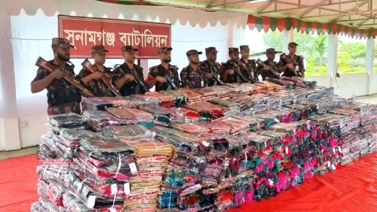 সুনামগঞ্জে বিজিবির অভিযানে কোটি টাকার ভারতীয় শাড়ি জব্দ