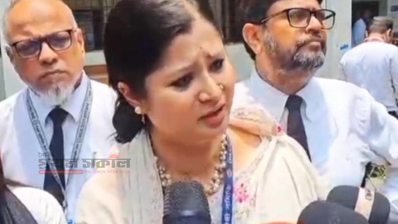 আদালতে নারী আইনজীবী'কে হেনস্থা,ঢাকা আইনজীবী সমিতিতে বিএনপির আইনজীবীর বিরুদ্ধে অভিযোগ