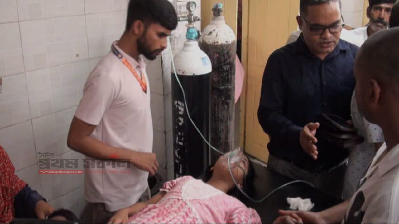 চাঁপাইনবাবগঞ্জে স্কুল ফিডিংয়ের খাবার খেয়ে ১১ শিক্ষার্থী অসুস্থ