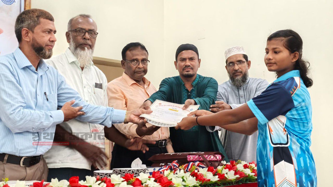 মিরপুরে গ্রীষ্মকালীন ক্রীড়া প্রতিযোগিতার পুরস্কার বিতরণ