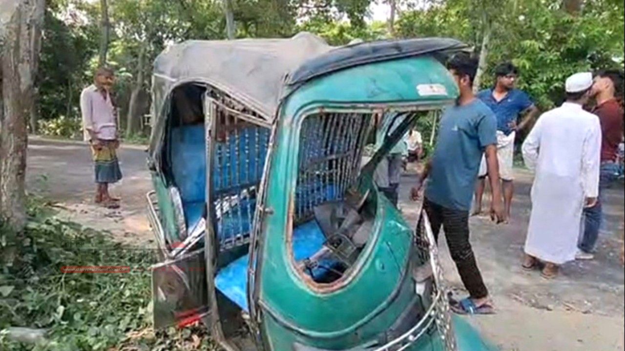 ধামরাইয়ে সিএনজি ও ট্রাকের সংঘর্ষে ৩ জন নিহত