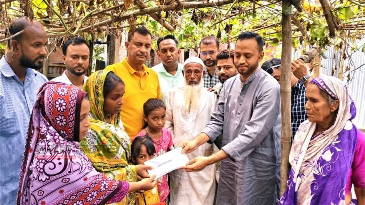 পাঁচ এতিম কন্যার পাশে দাঁড়ালেন প্রধানমন্ত্রী